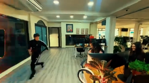 Yeik-Lawson-Rodriguez-Costa-Ricas-Call-Center-Rap-Breakdancing-commerical-11.png